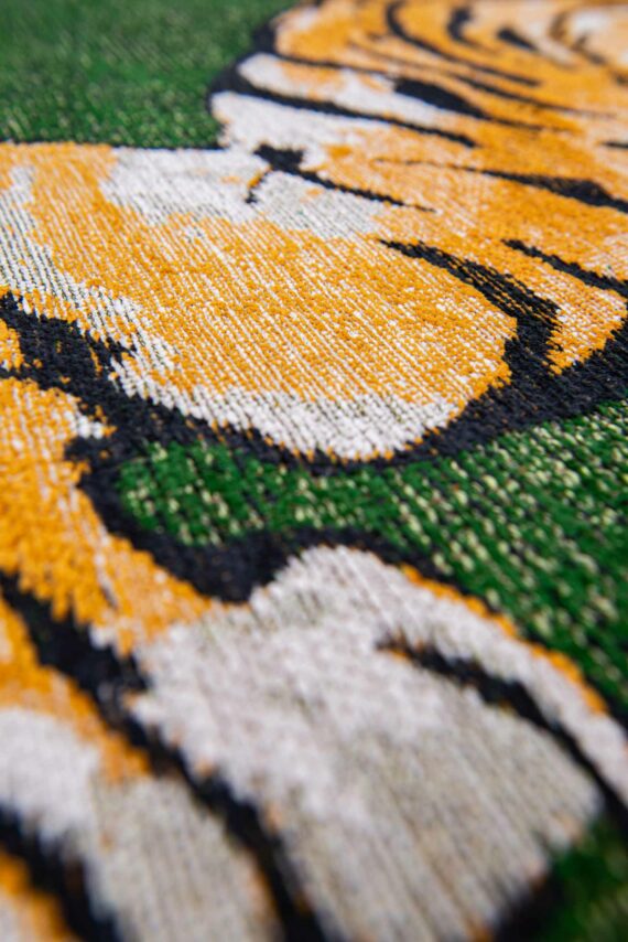 Louis De Poortere rug Pop 9388 Green On Fire zoom 5