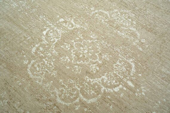 Louis De Poortere rug Fading World Medallion 9672 Milk Curry zoom 1