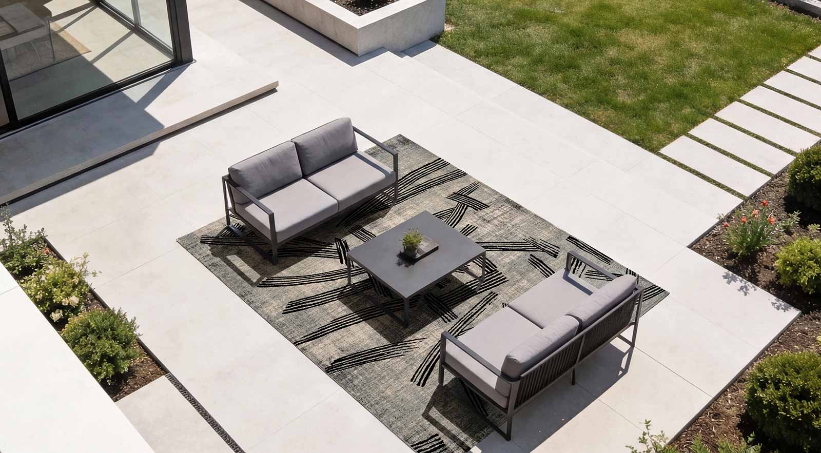 Louis De Poortere rug Meditation 2066 Kanji Darkstreet outdoor