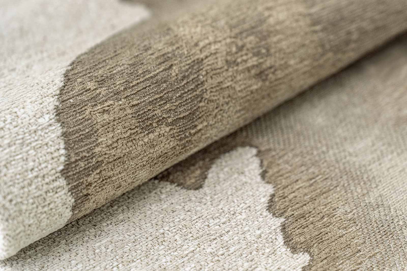 Louis De Poortere rug Meditation 2082 Lagoon Beach fold 2